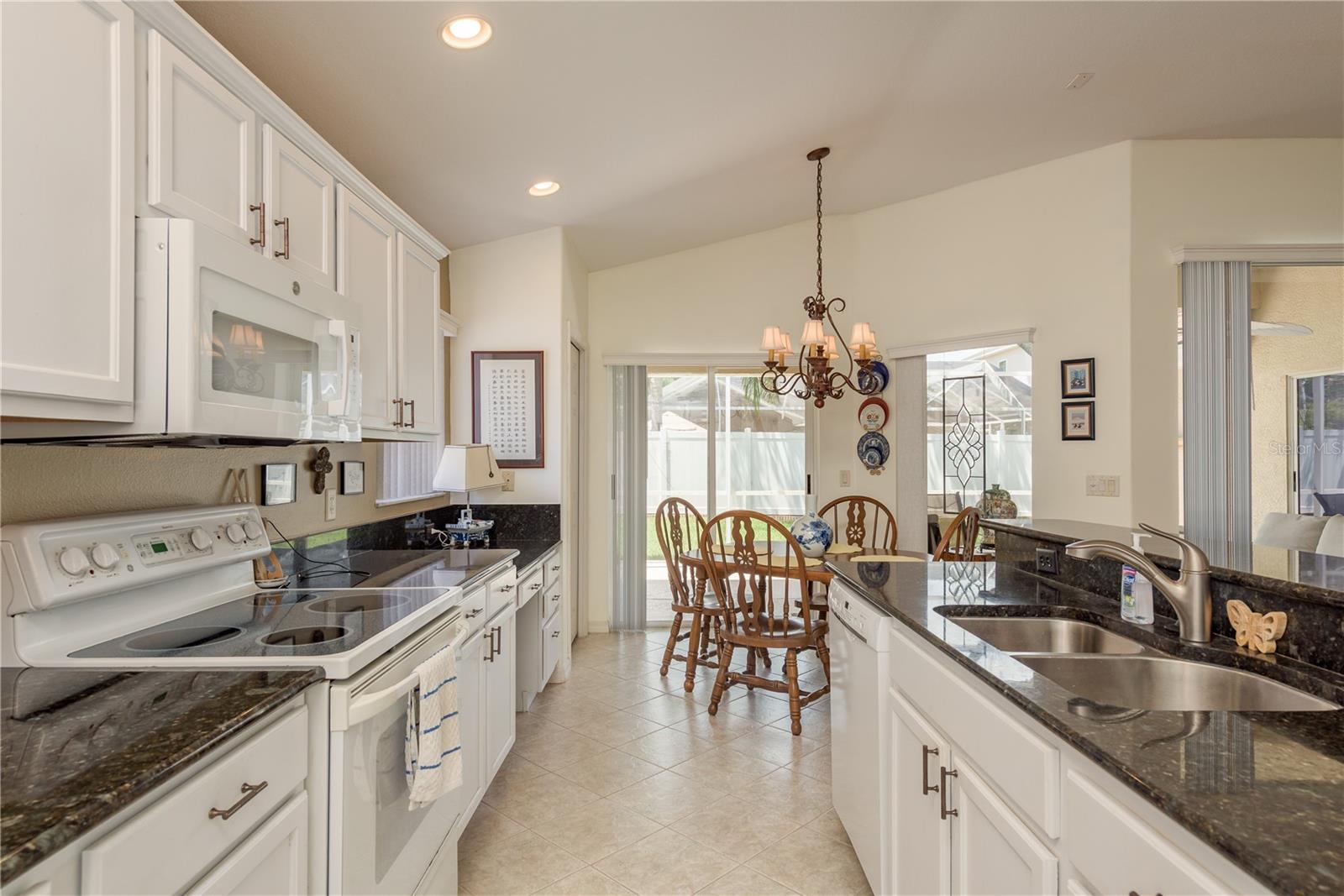 Image 15 of 45 For 457 Liam Avenue