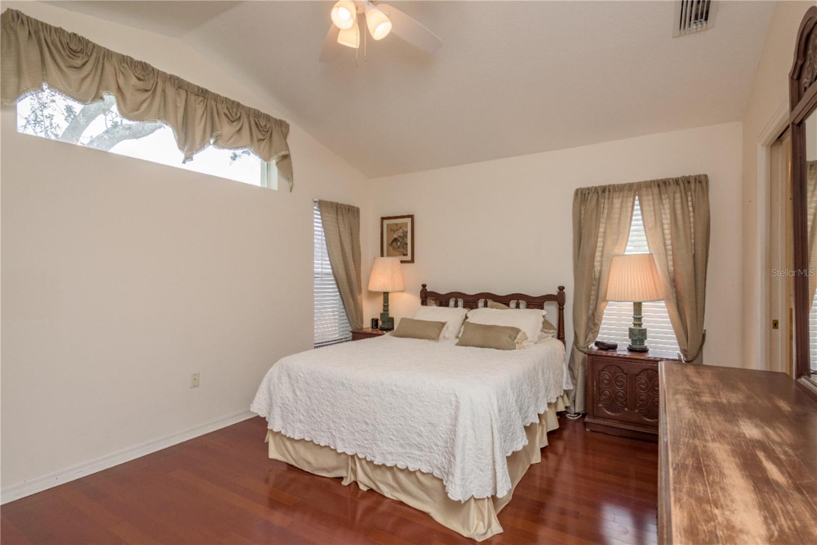 Image 18 of 45 For 457 Liam Avenue