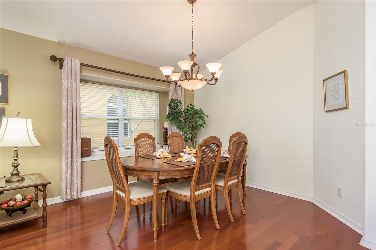 Image 7 of 45 For 457 Liam Avenue