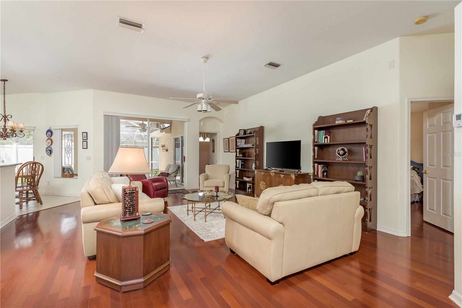 Image 8 of 45 For 457 Liam Avenue
