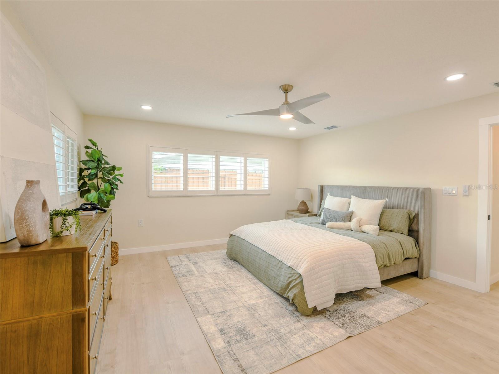 Image 20 of 67 For 6400 Mockingbird Way S