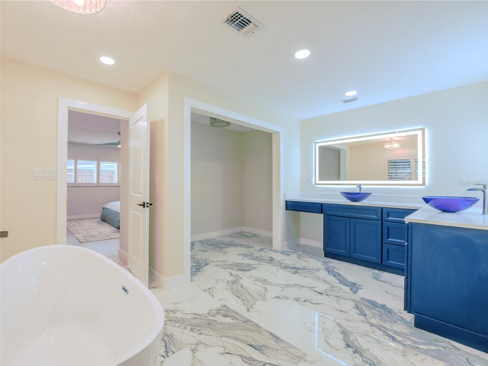 Image 22 of 67 For 6400 Mockingbird Way S