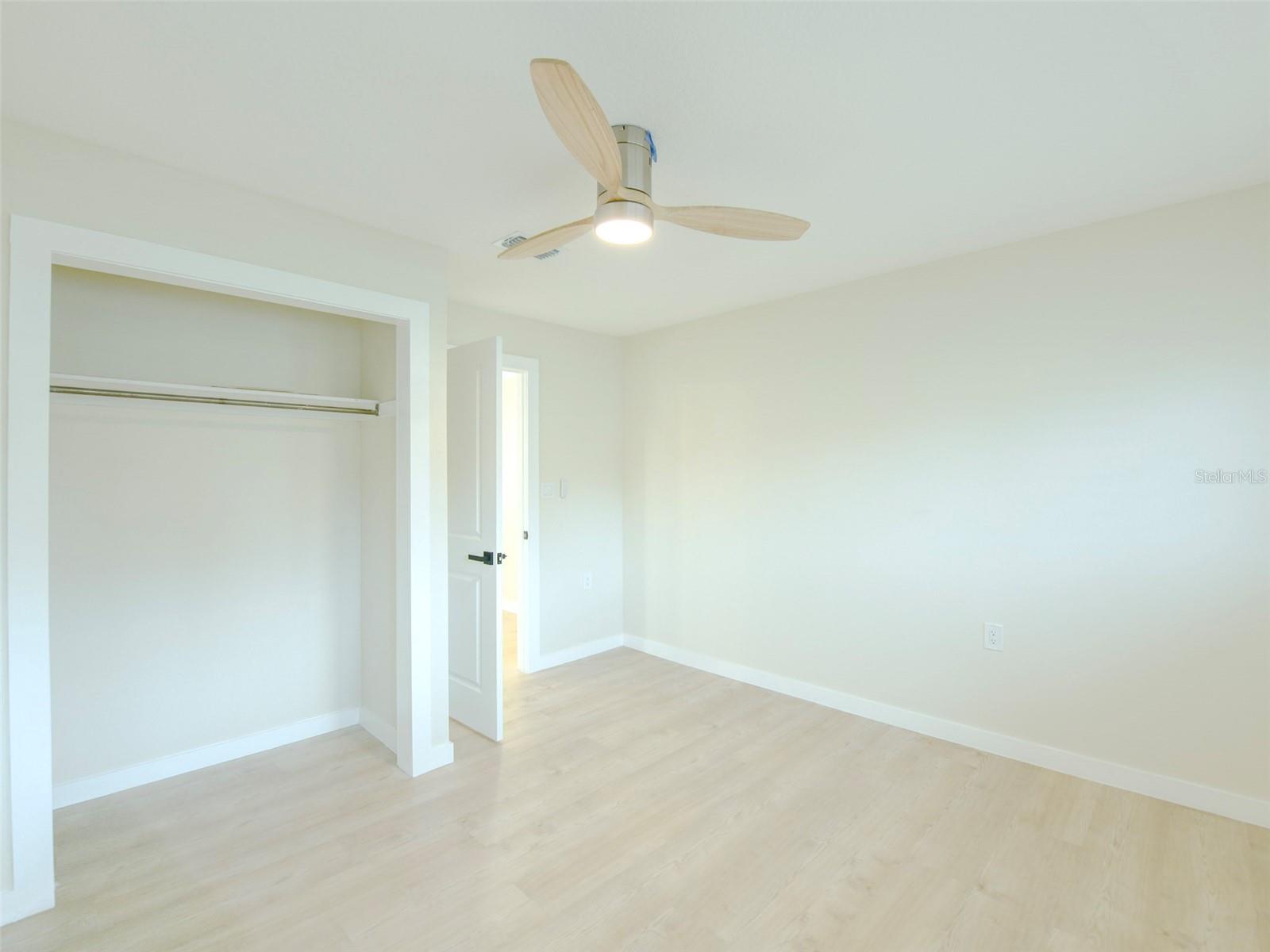 Image 26 of 67 For 6400 Mockingbird Way S