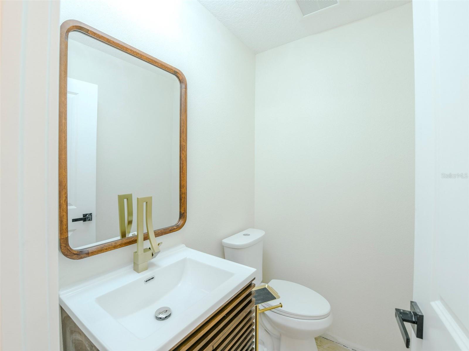 Image 29 of 67 For 6400 Mockingbird Way S