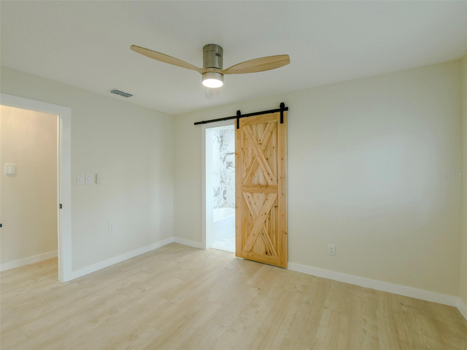 Image 31 of 67 For 6400 Mockingbird Way S