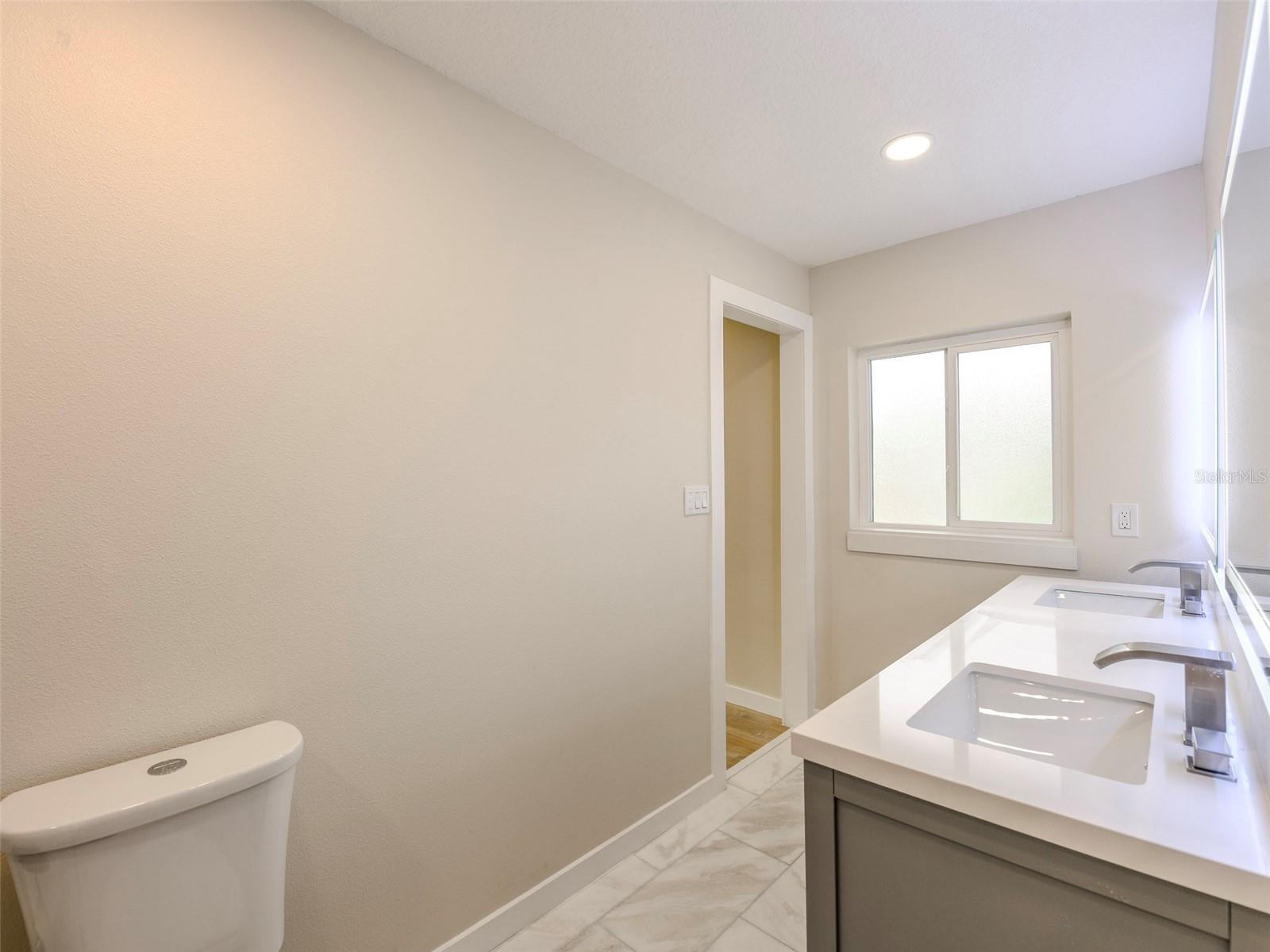 Image 33 of 67 For 6400 Mockingbird Way S