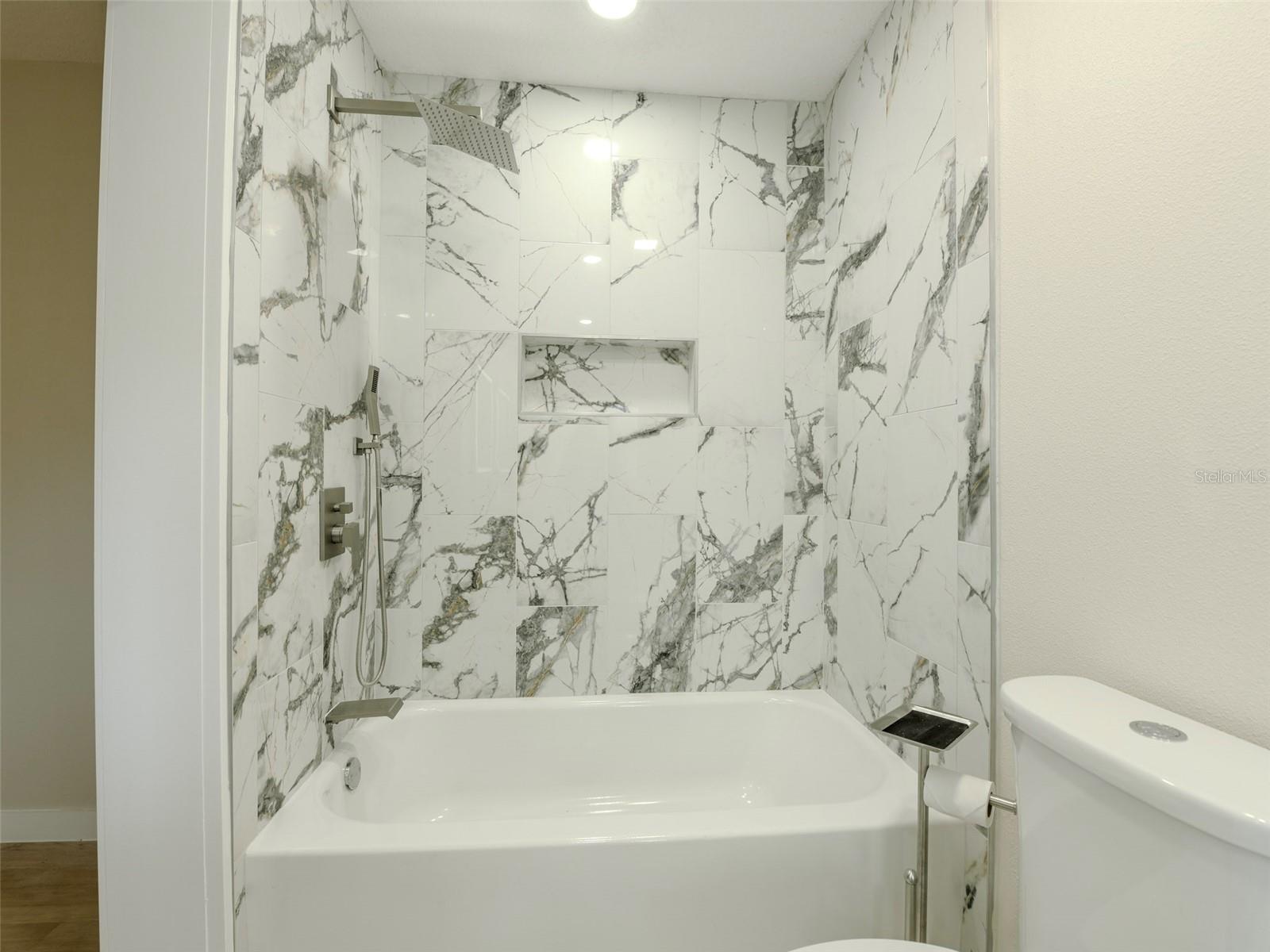 Image 35 of 67 For 6400 Mockingbird Way S