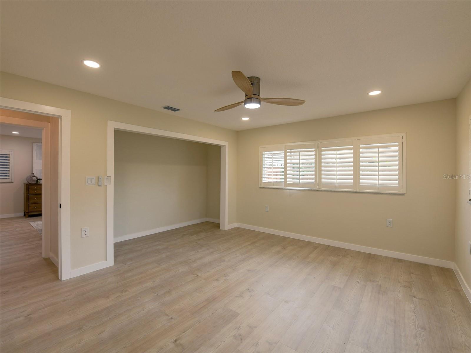 Image 37 of 67 For 6400 Mockingbird Way S