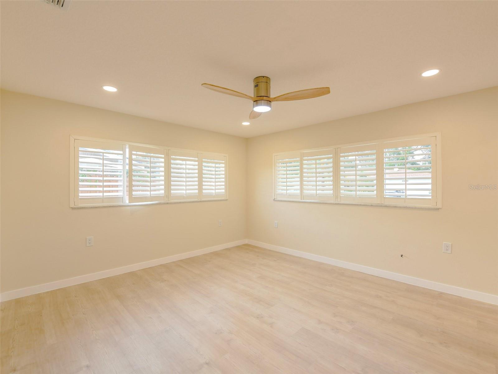 Image 38 of 67 For 6400 Mockingbird Way S