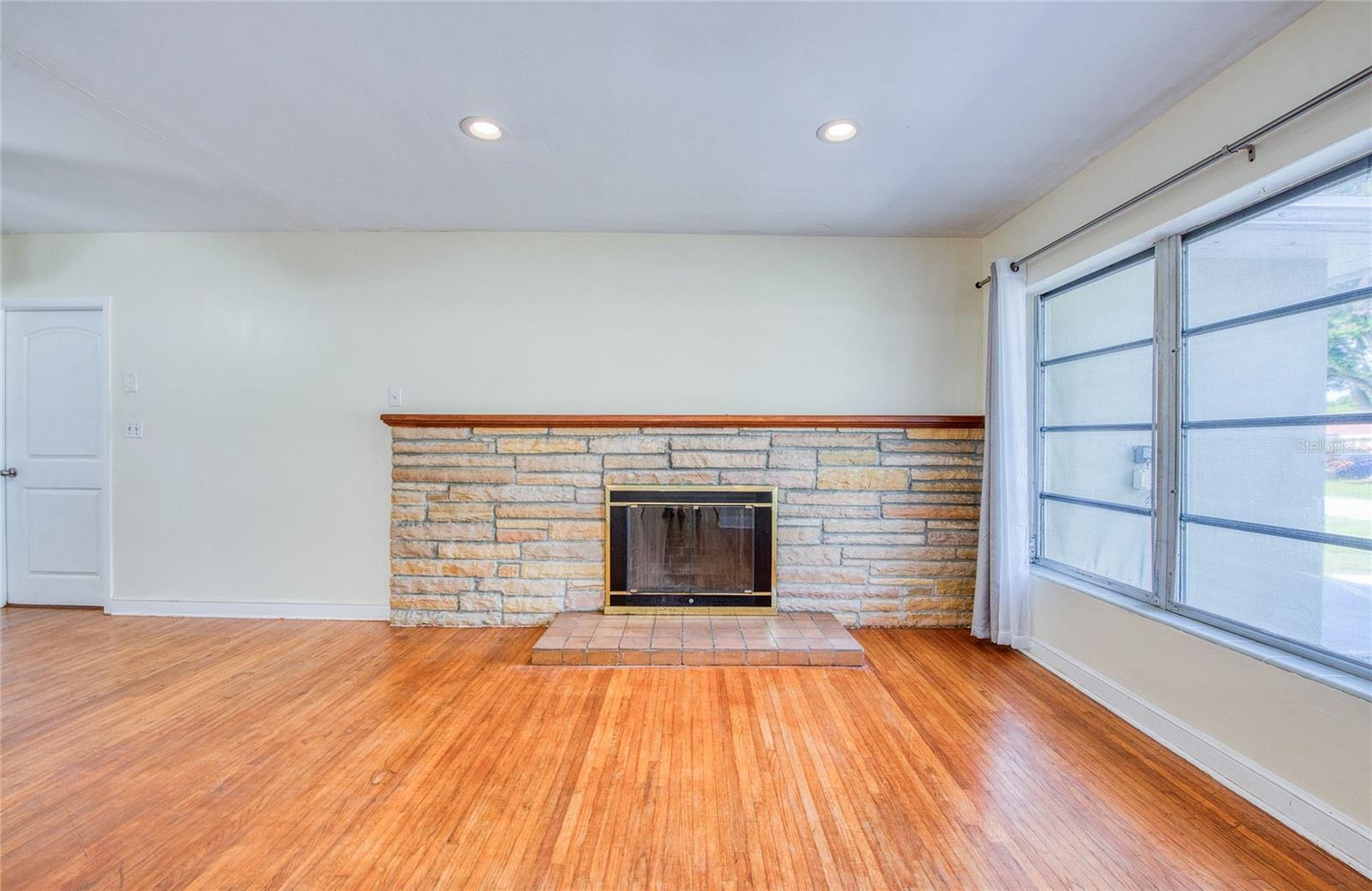 Image 13 of 45 For 309 Kerry Drive