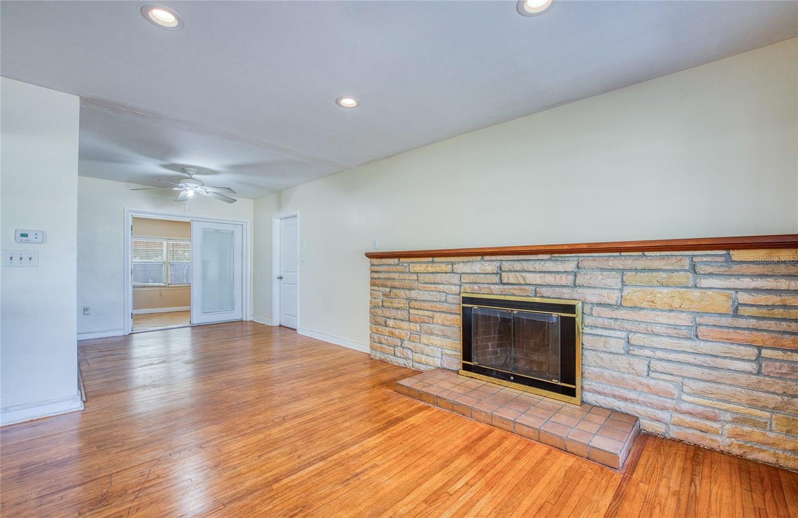 Image 17 of 45 For 309 Kerry Drive