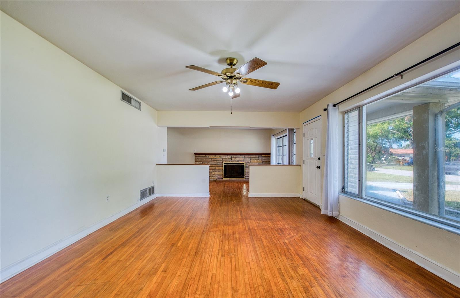 Image 21 of 45 For 309 Kerry Drive