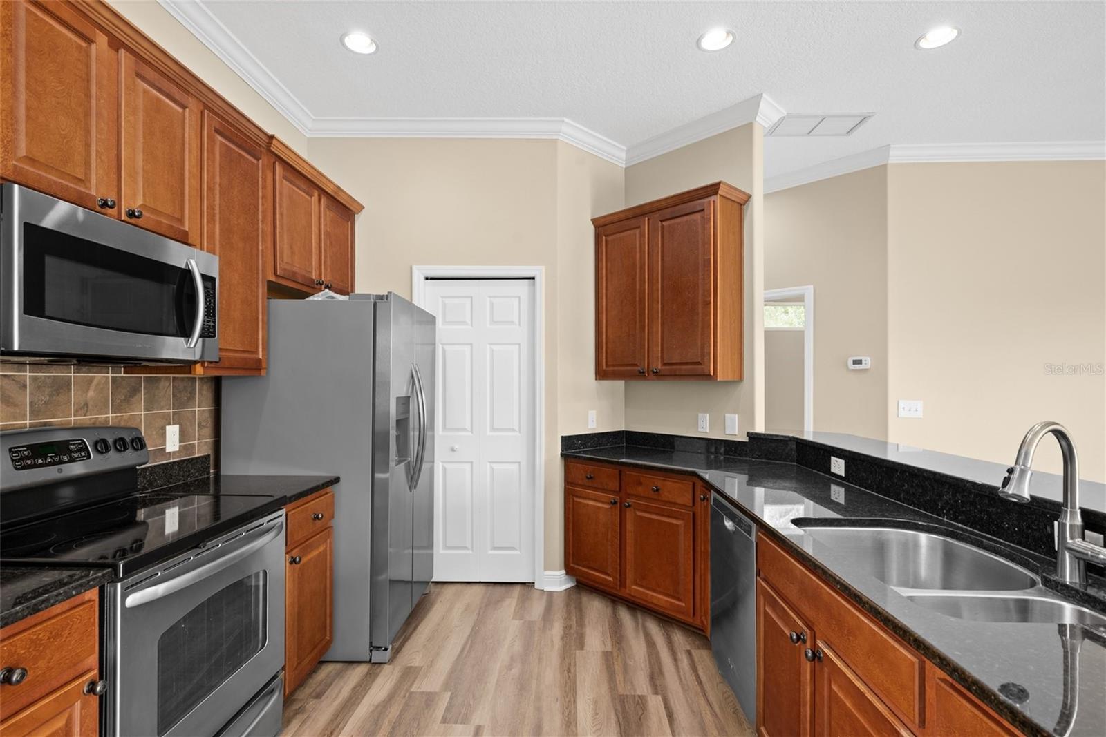 Image 8 of 39 For 463 Bayou Village Drive