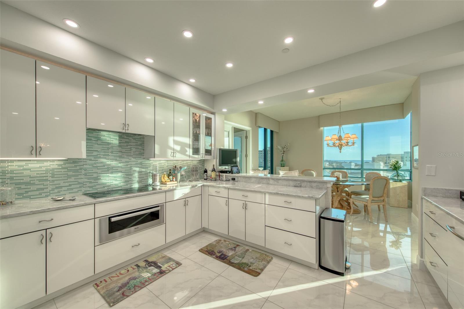 Image 10 of 56 For 1560 Gulf Boulevard 1007