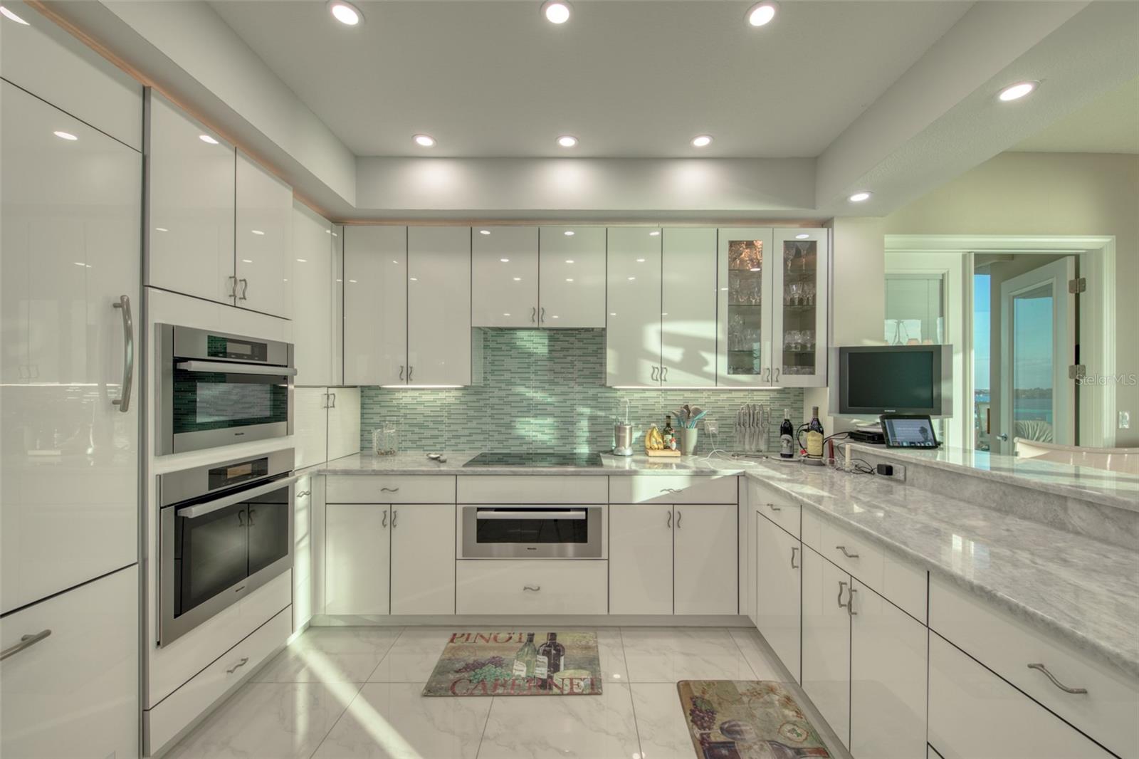 Image 12 of 56 For 1560 Gulf Boulevard 1007