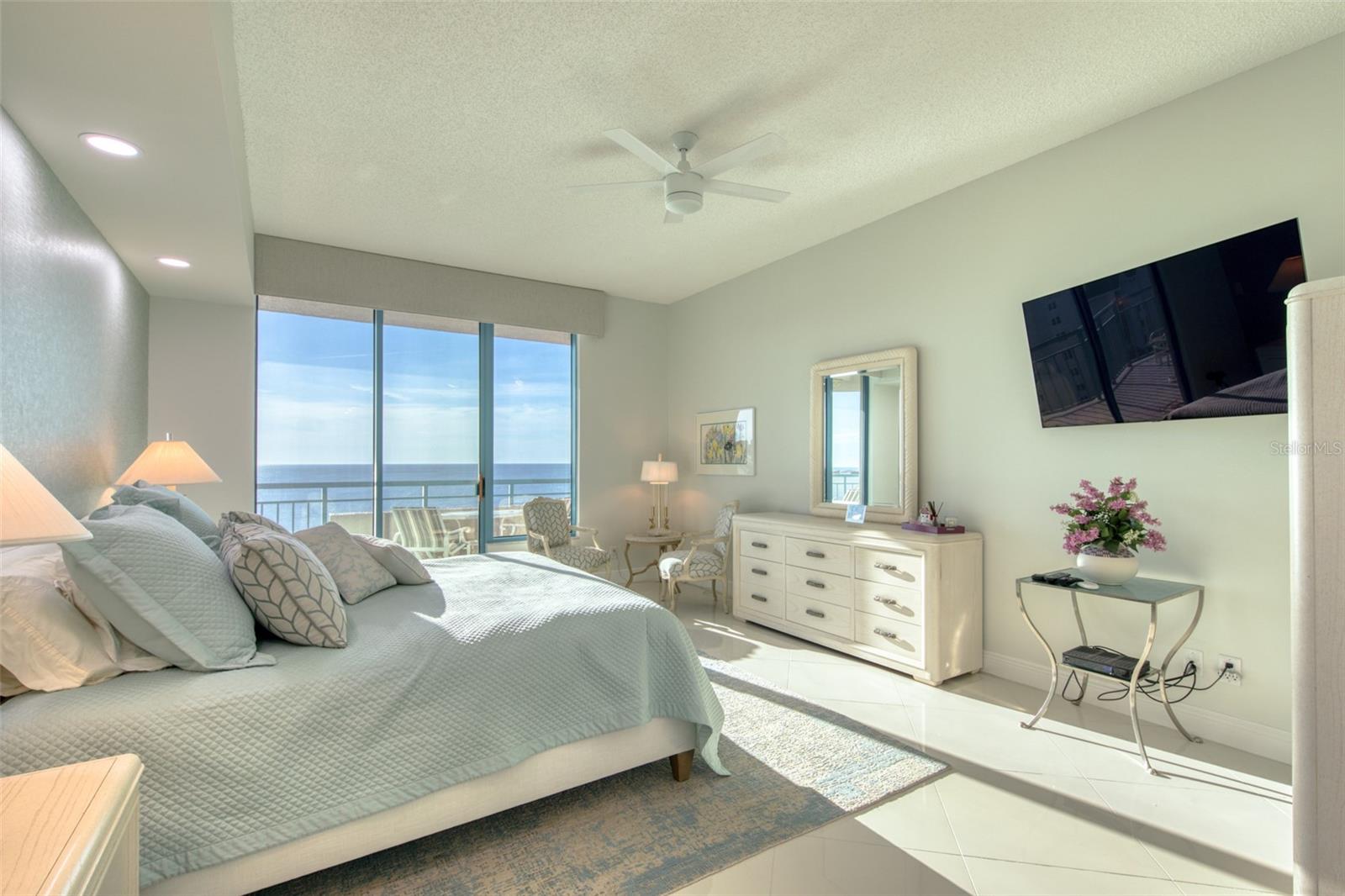 Image 22 of 56 For 1560 Gulf Boulevard 1007
