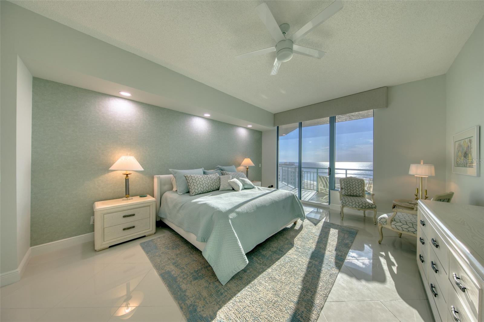 Image 25 of 56 For 1560 Gulf Boulevard 1007