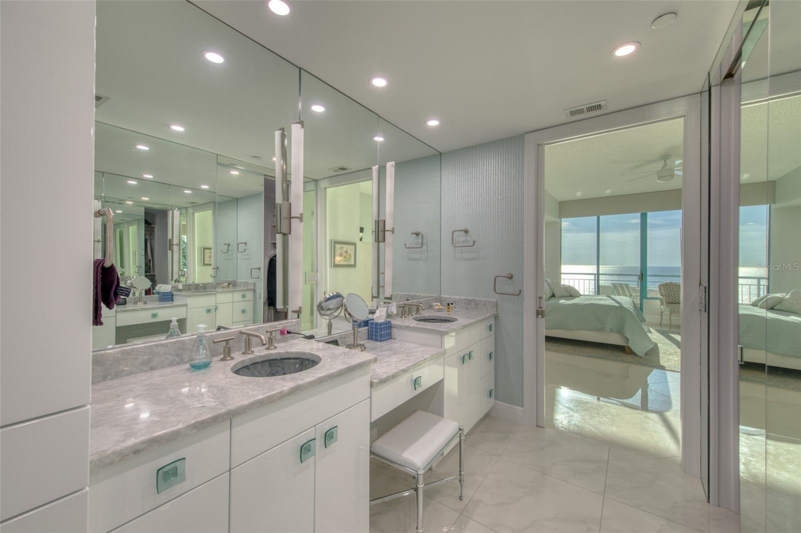 Image 28 of 56 For 1560 Gulf Boulevard 1007