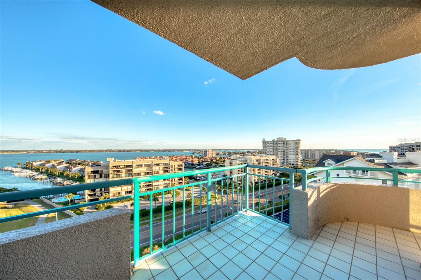 Image 34 of 56 For 1560 Gulf Boulevard 1007