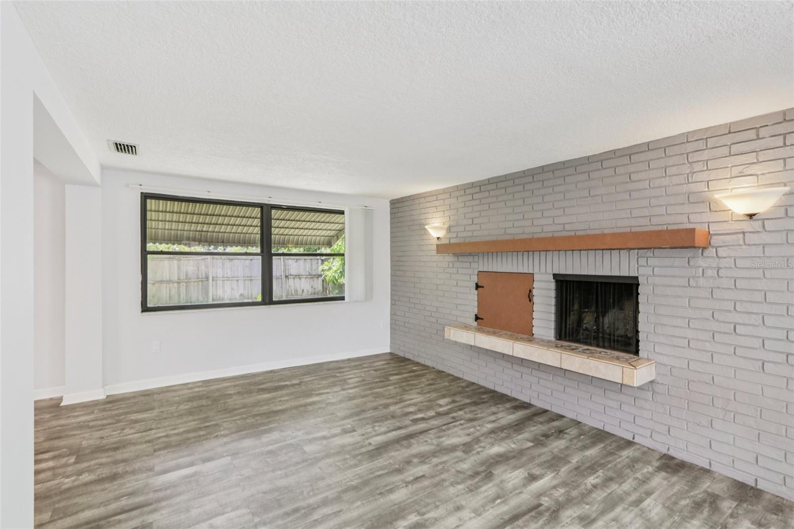 Image 13 of 45 For 4015 Litchfield Drive