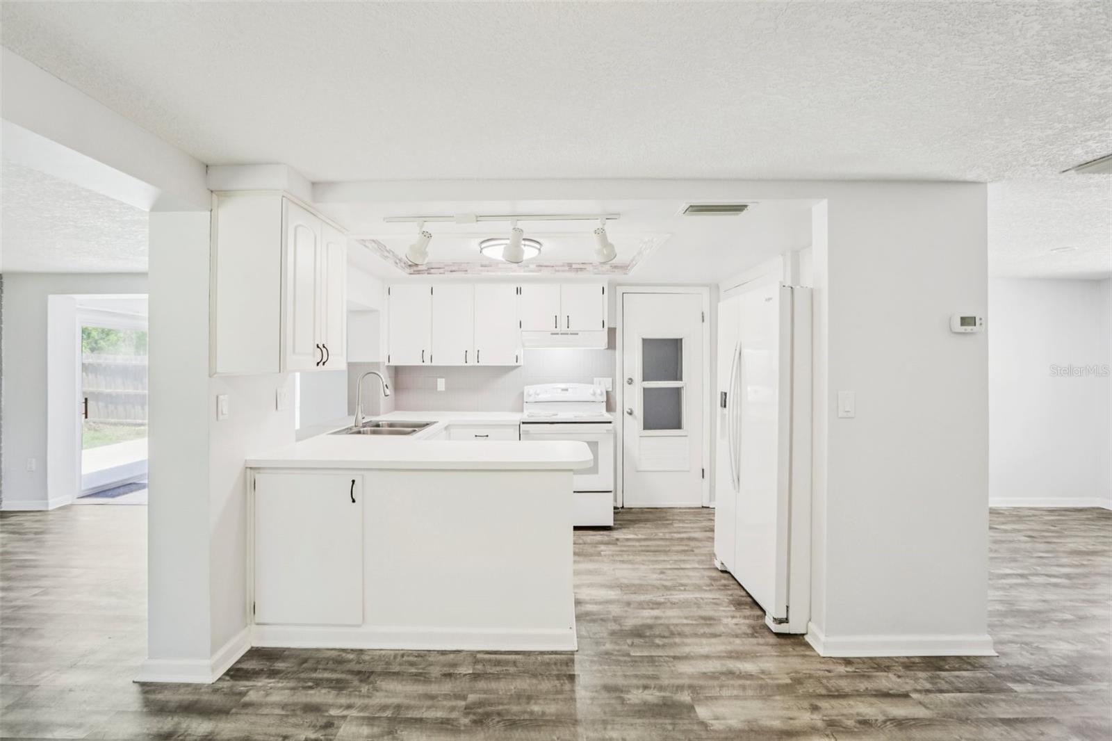 Image 16 of 45 For 4015 Litchfield Drive