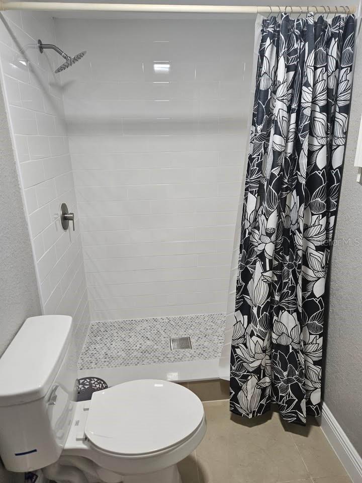 Listing photo id 13 for 4304 Deleuil Avenue