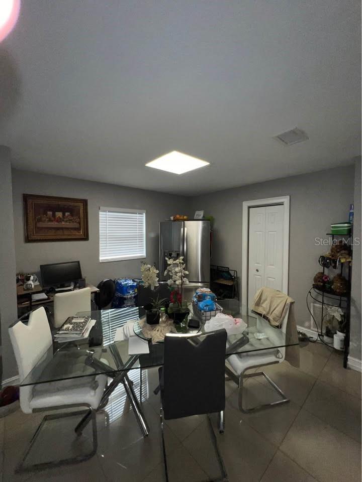 Listing photo id 3 for 4304 Deleuil Avenue