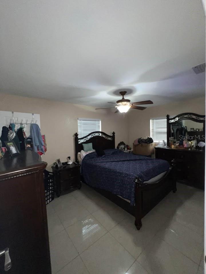 Listing photo id 4 for 4304 Deleuil Avenue