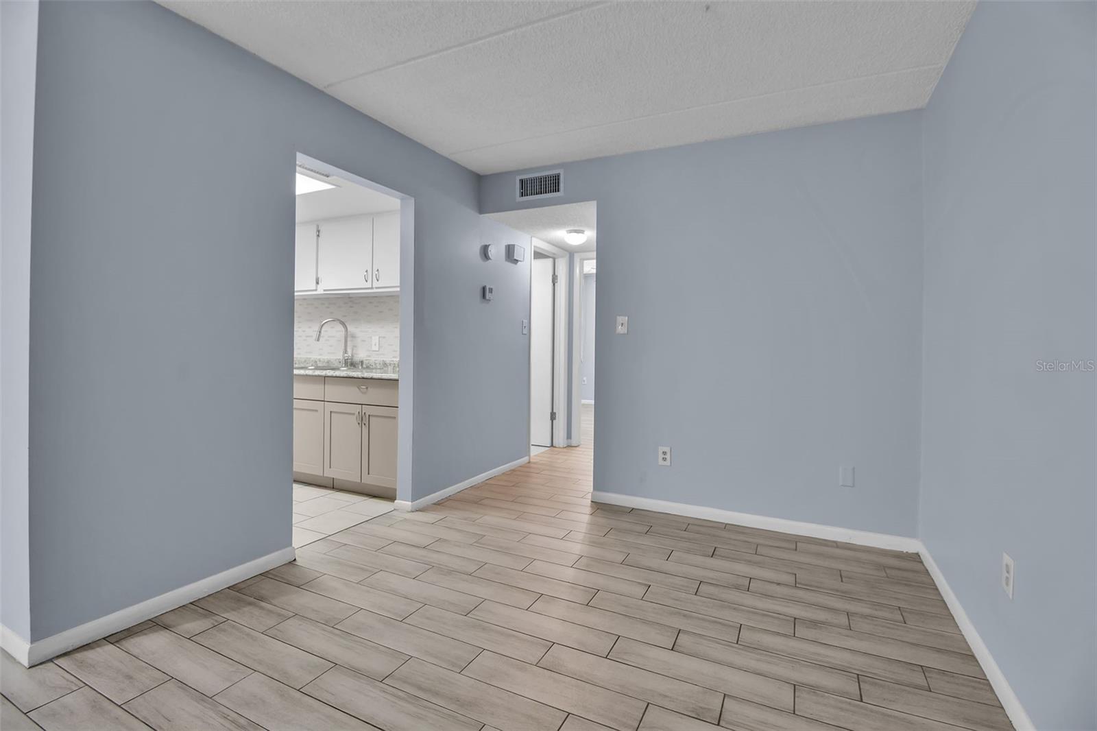 Image 11 of 31 For 4702 Michael Court 143