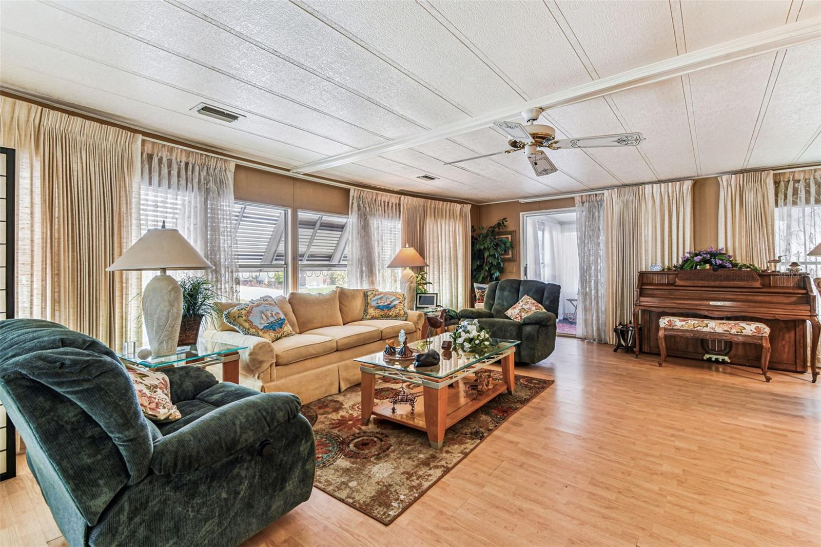 Image 8 of 72 For 12501 Ulmerton Road 241