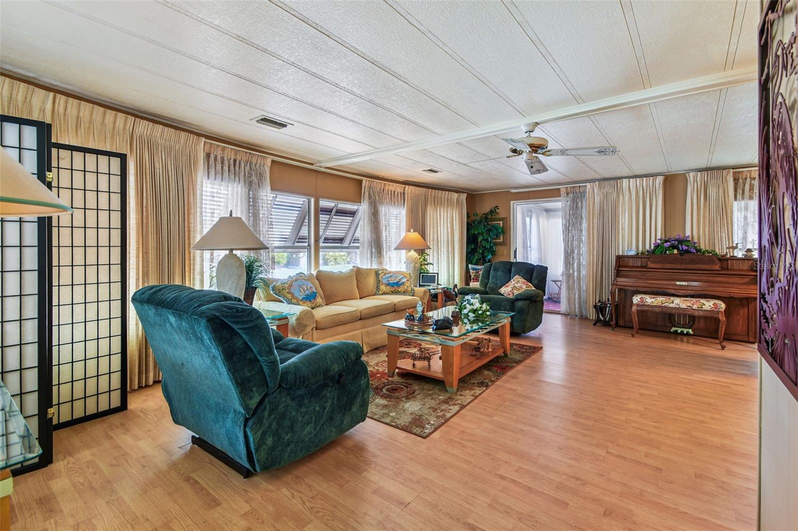 Image 9 of 72 For 12501 Ulmerton Road 241