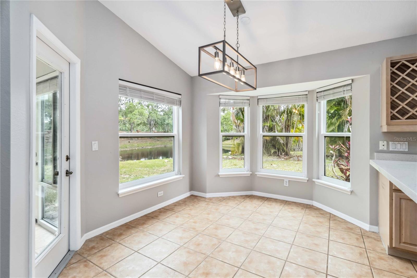 Image 10 of 39 For 7 Arbor Oaks Drive