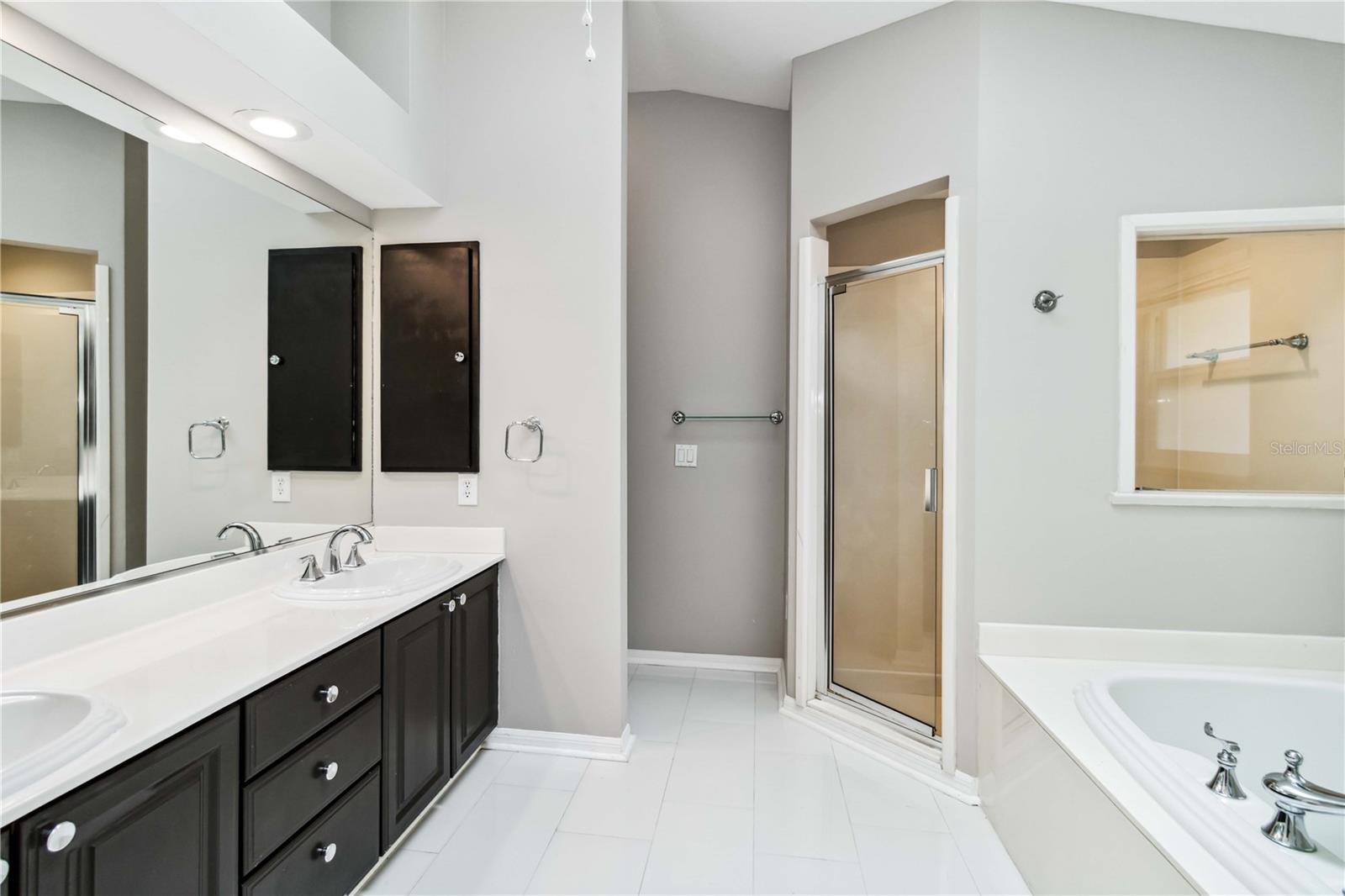 Image 32 of 39 For 7 Arbor Oaks Drive