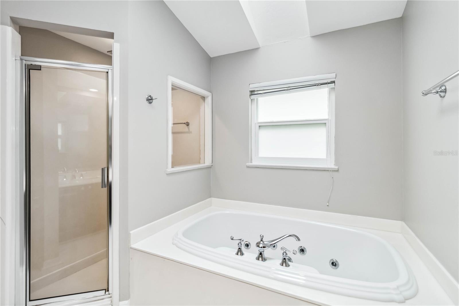 Image 33 of 39 For 7 Arbor Oaks Drive