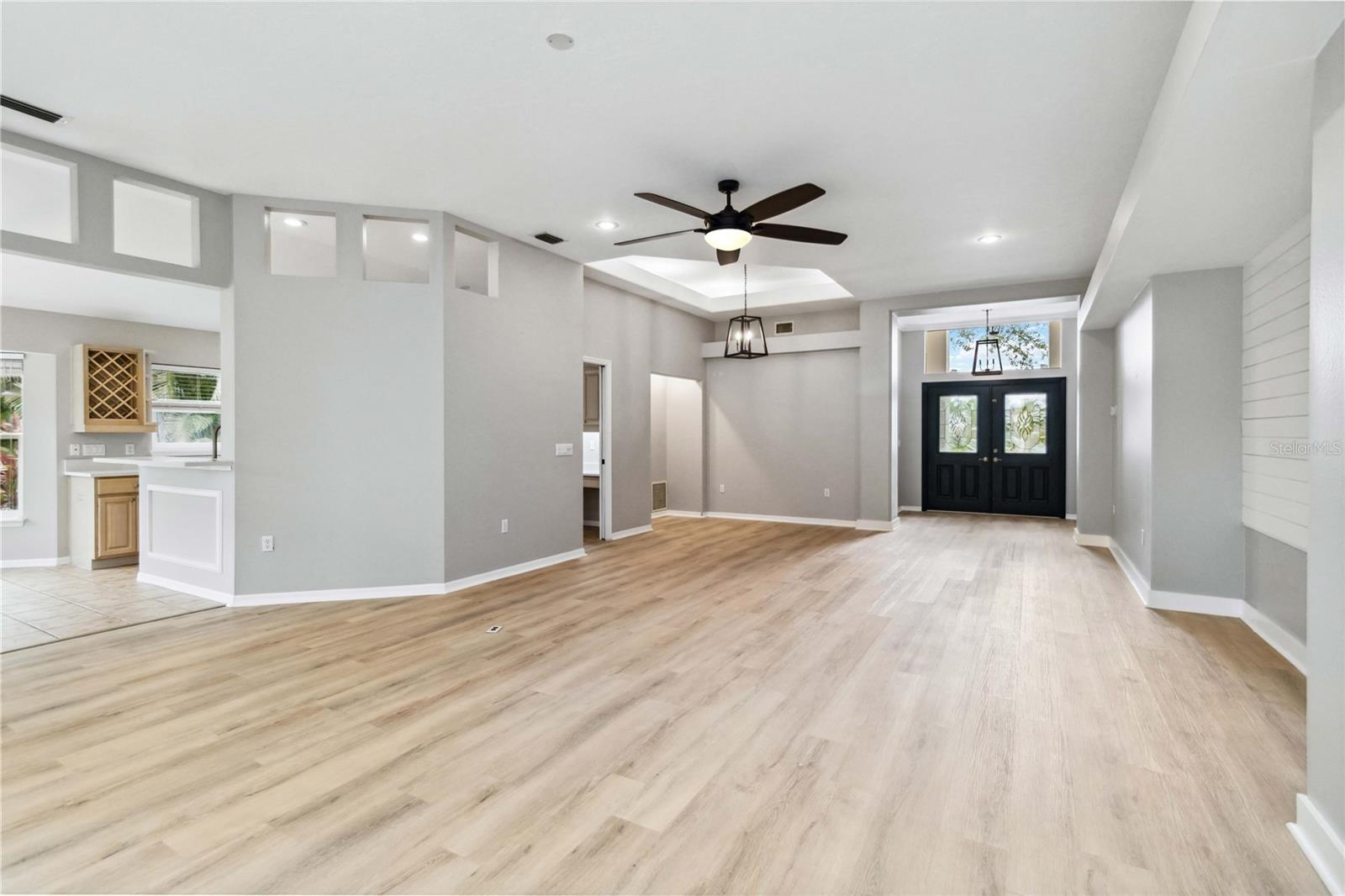 Image 6 of 39 For 7 Arbor Oaks Drive