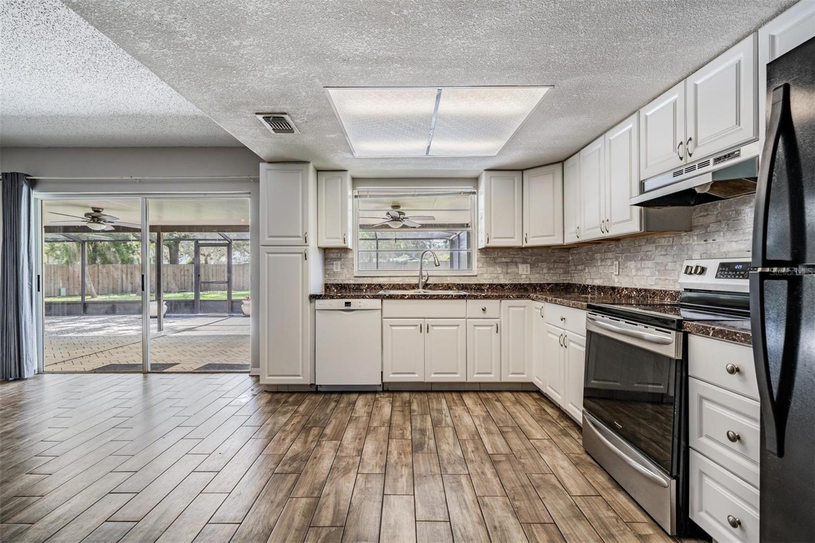 Image 17 of 37 For 14013 Briardale Lane
