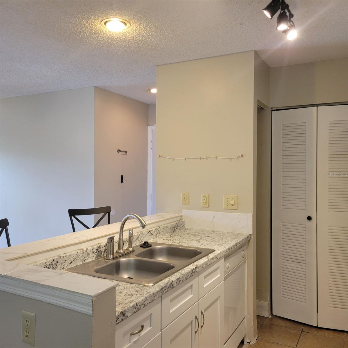 Image 7 of 28 For 4107 Chatham Oak Court 306