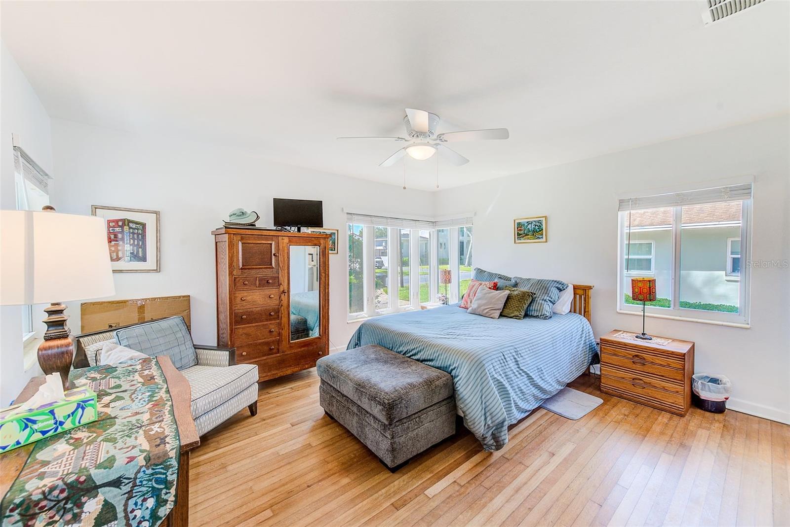 Image 13 of 64 For 240-242 Mateo Way Ne