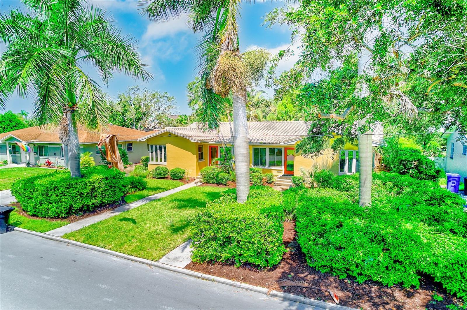 Image 4 of 64 For 240-242 Mateo Way Ne