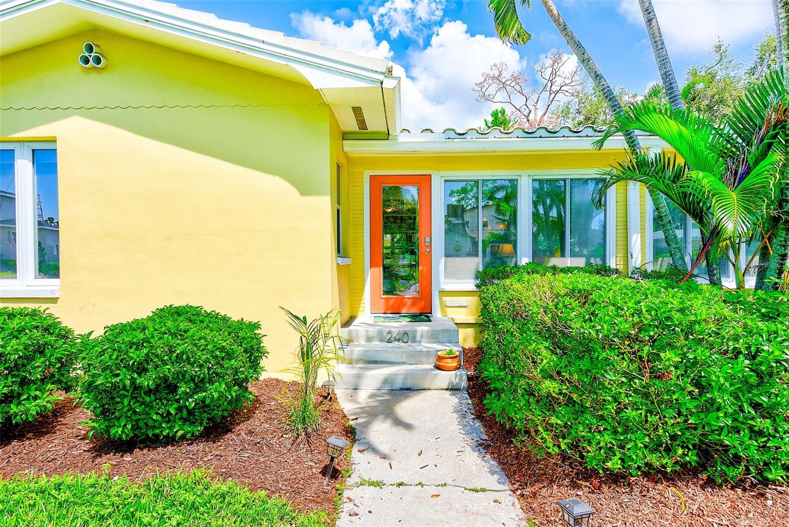 Image 7 of 64 For 240-242 Mateo Way Ne