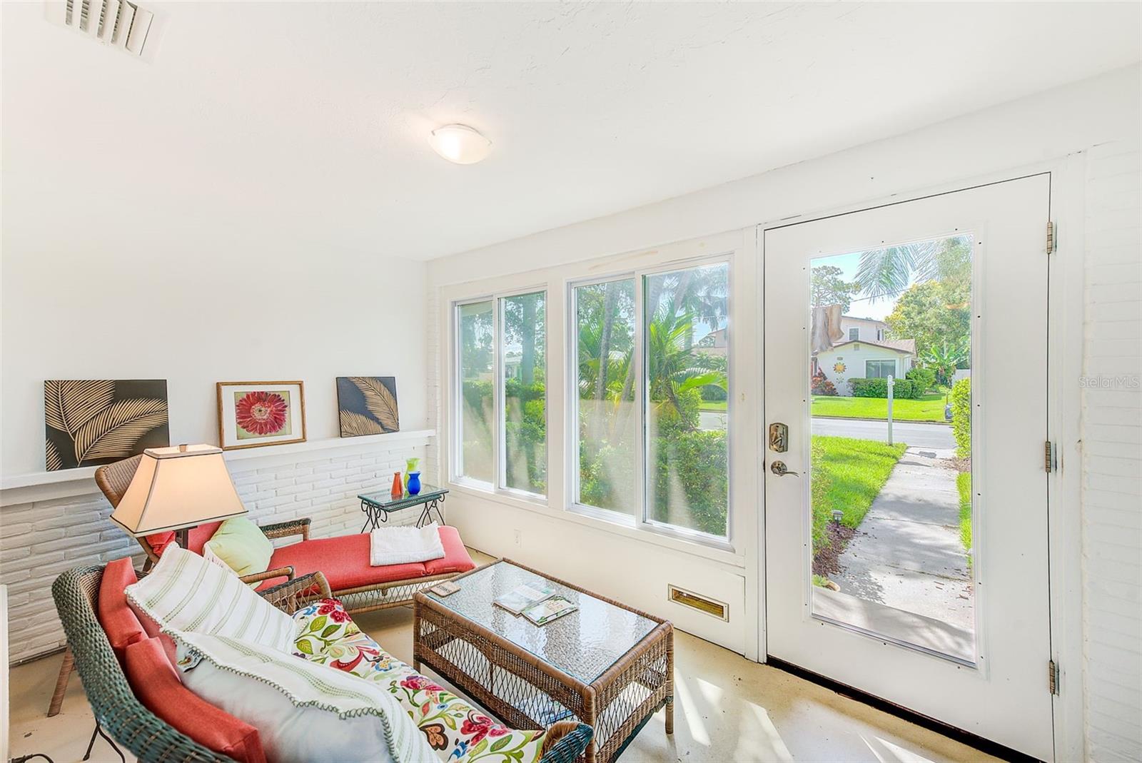Image 8 of 64 For 240-242 Mateo Way Ne