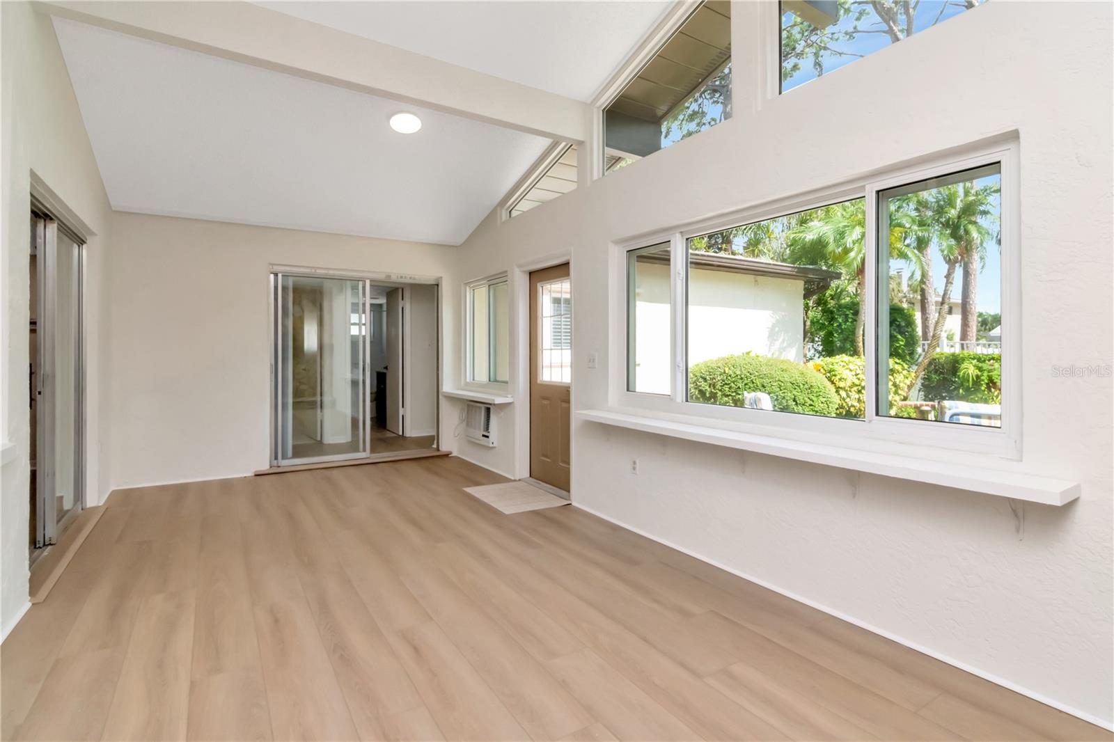Image 15 of 32 For 14212 84th Terrace