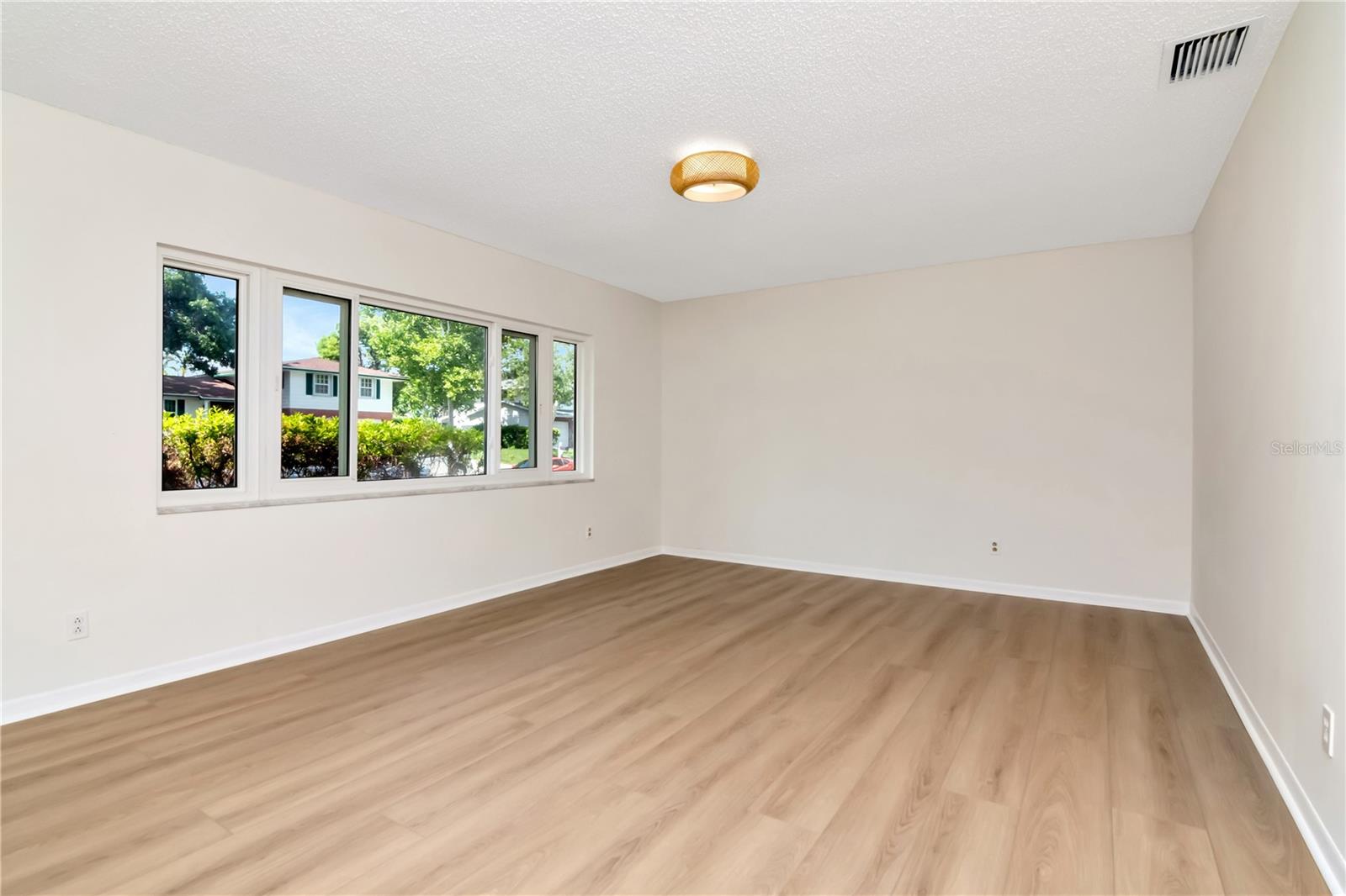 Image 4 of 32 For 14212 84th Terrace