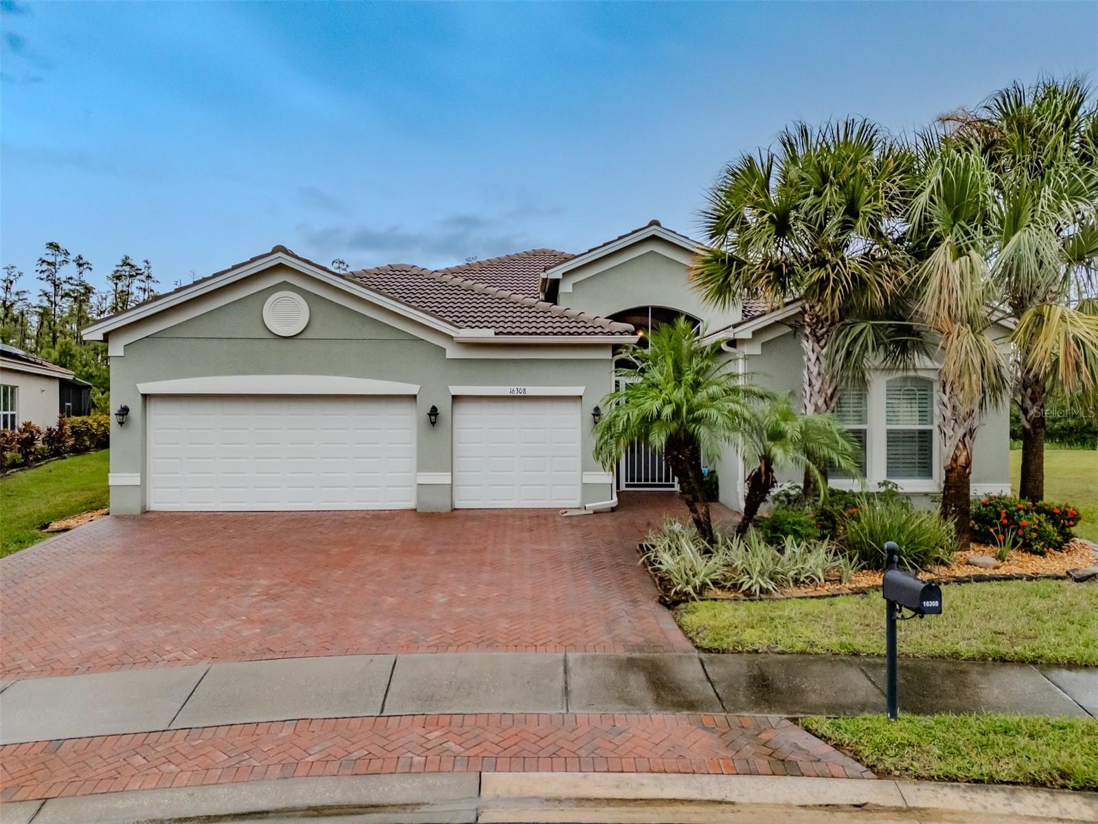 Listing photo id 1 for 16308 Garnet Glen Place