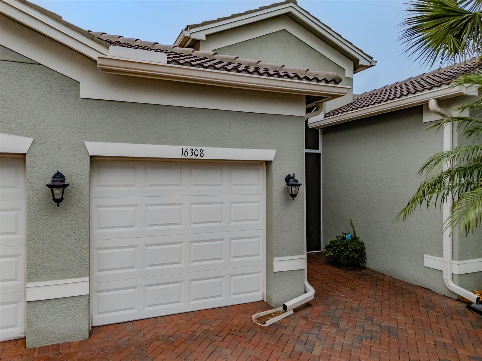 Listing photo id 3 for 16308 Garnet Glen Place