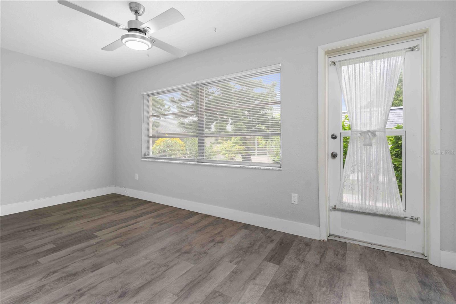 Image 13 of 36 For 1421 Normandy Park Drive 2