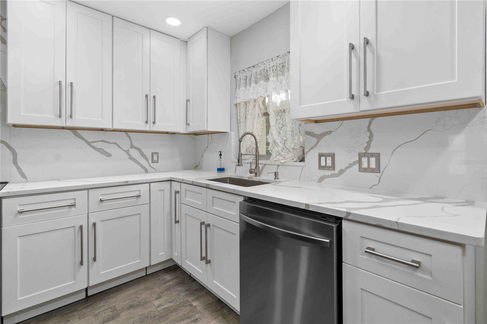 Image 5 of 36 For 1421 Normandy Park Drive 2