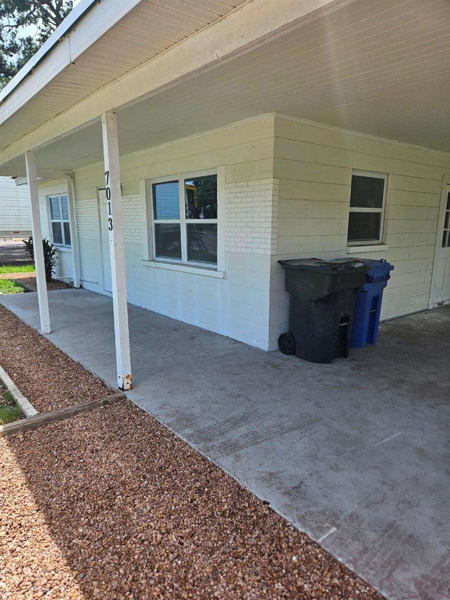 Image 2 of 6 For 7013 Gibsonton Drive