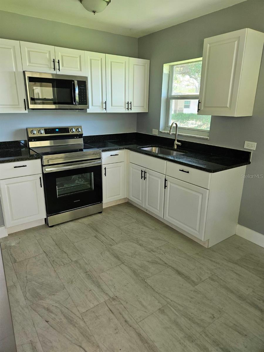 Image 3 of 6 For 7013 Gibsonton Drive