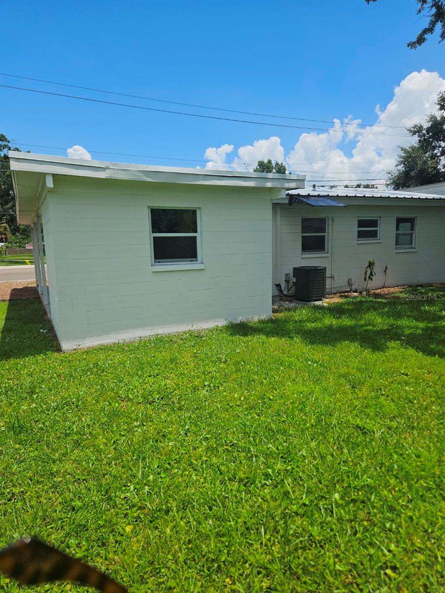 Image 5 of 6 For 7013 Gibsonton Drive